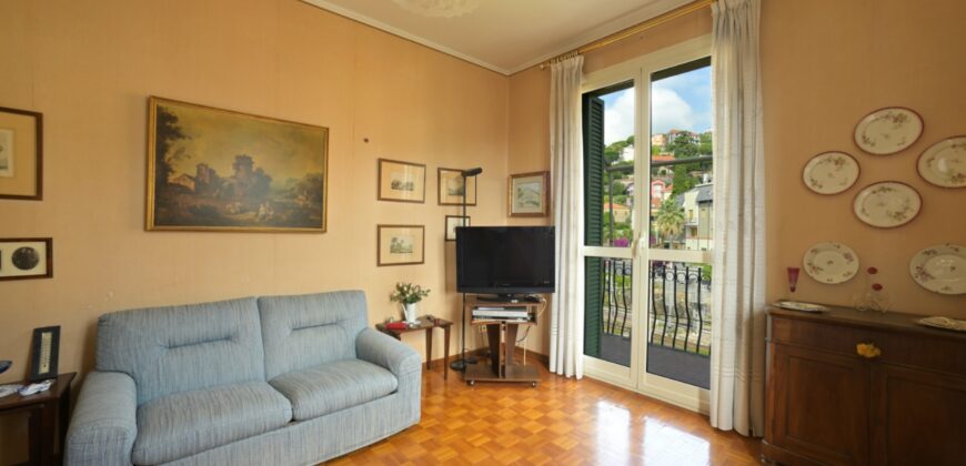 QUADRILOCALE CON DOPPIO BALCONE –  VIA GIBB/VIALE HANBURY – 150 m DAL MARE – ALASSIO