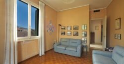 QUADRILOCALE CON DOPPIO BALCONE –  VIA GIBB/VIALE HANBURY – 150 m DAL MARE – ALASSIO