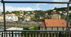 QUADRILOCALE CON DOPPIO BALCONE –  VIA GIBB/VIALE HANBURY – 150 m DAL MARE – ALASSIO