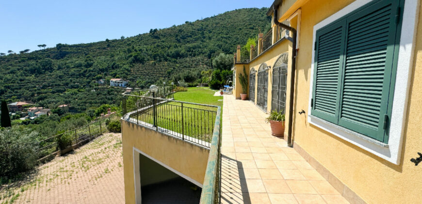 VILLA CON STUPENDA VISTA MARE –  VIA SOLVA – 1 KM DAL MARE – ALASSIO