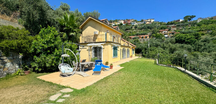 VILLA CON STUPENDA VISTA MARE –  VIA SOLVA – 1 KM DAL MARE – ALASSIO