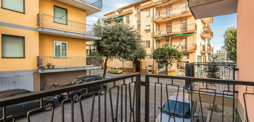 BILOCALE RISTRUTTURATO CON DOPPIO BALCONE –  VIA GIARDINI – 600 m DAL MARE – BORGHETTO SANTO SPIRITO