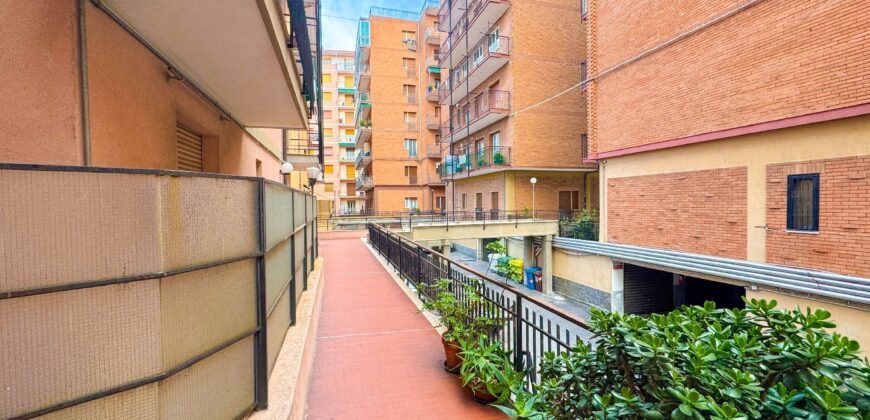 BILOCALE RISTRUTTURATO CON DOPPIO BALCONE – CORSO EUROPA – 50 m DAL MARE – BORGHETTO S.SPIRITO