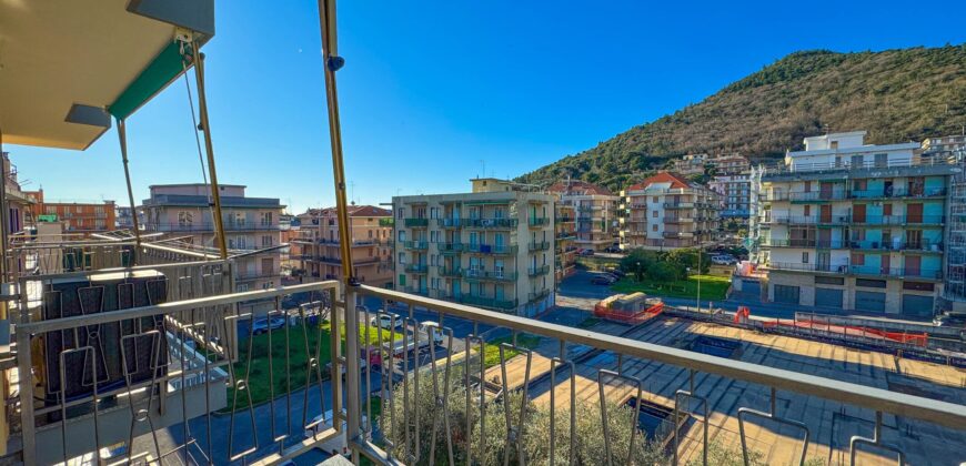 BILOCALE RISTRUTTURATO CON DOPPIO BALCONE –  VIA GIARDINI – 500 m DAL MARE – BORGHETTO SANTO SPIRITO